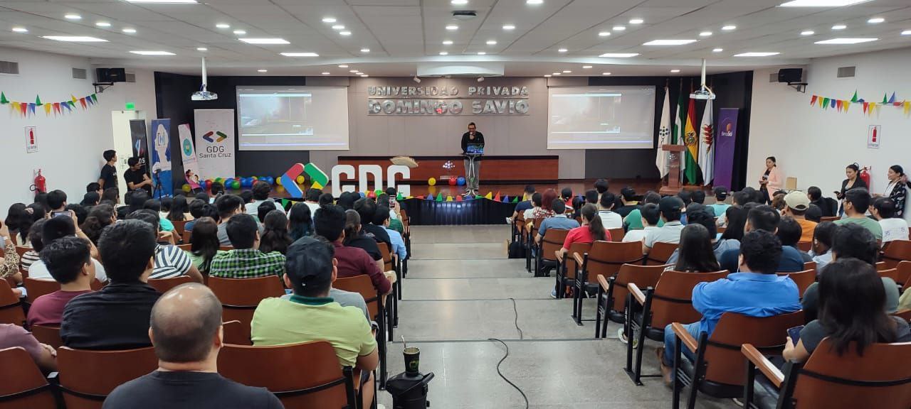 Wide view of the audience and the stage during the DevFest session